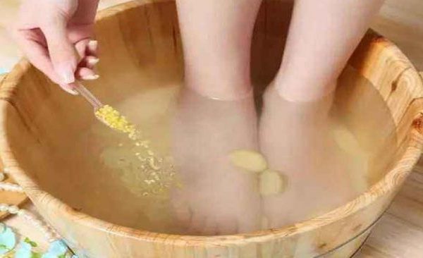 5 Herbal Alami untuk Memperbaiki Kesehatan Kaki Anda