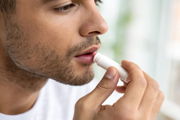 5 Langkah Sederhana Merawat Bibir untuk Pria