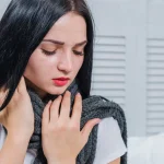 7 Kebiasaan yang Bisa Bikin Otot Rahang Cepat Lelah