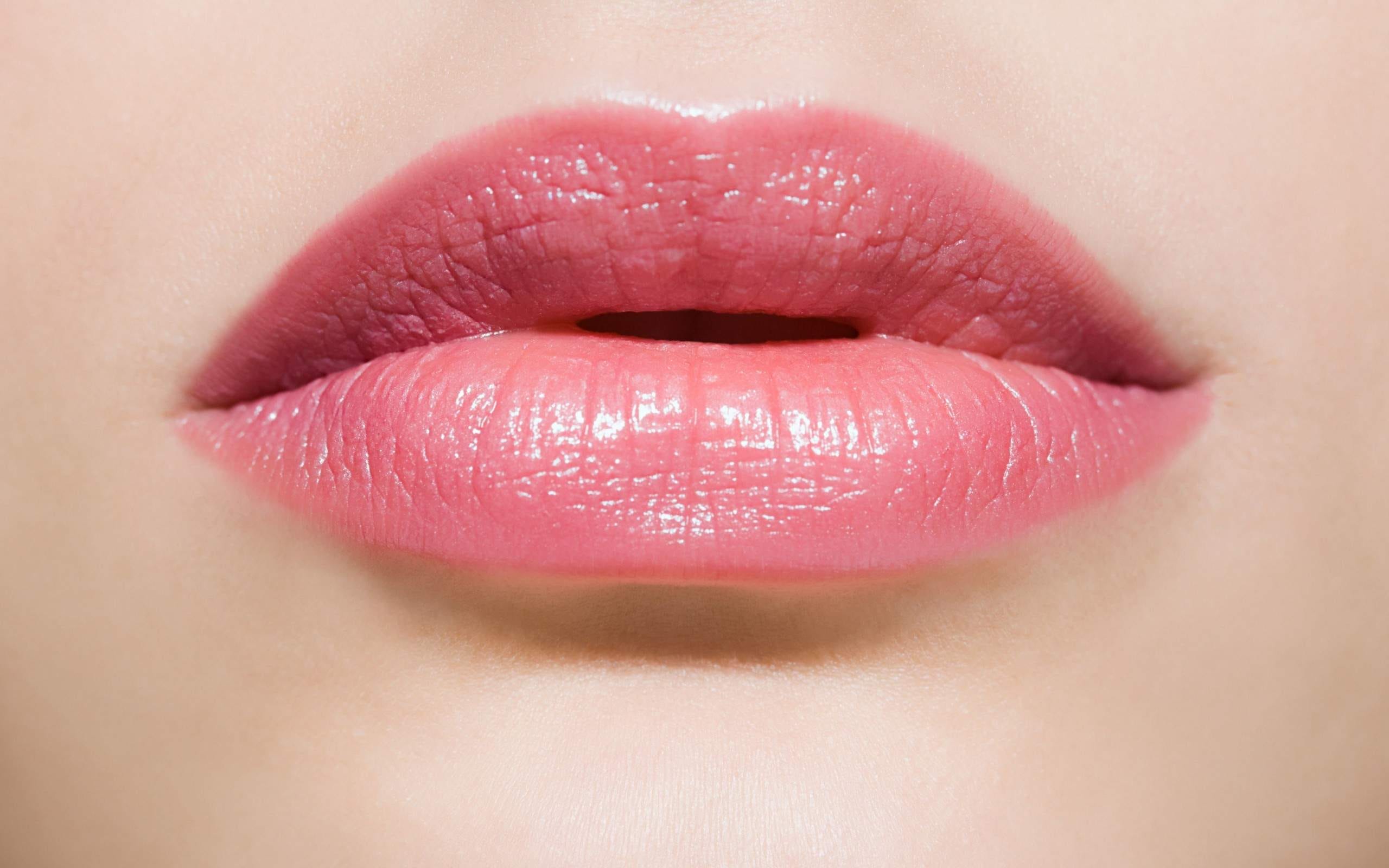 7 Trik Bikin Bibir Lembut Tanpa Produk Mahal