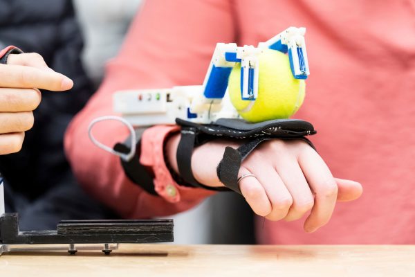 7 Tips Mengenalkan Teknologi Bantu untuk Penderita Lumpuh