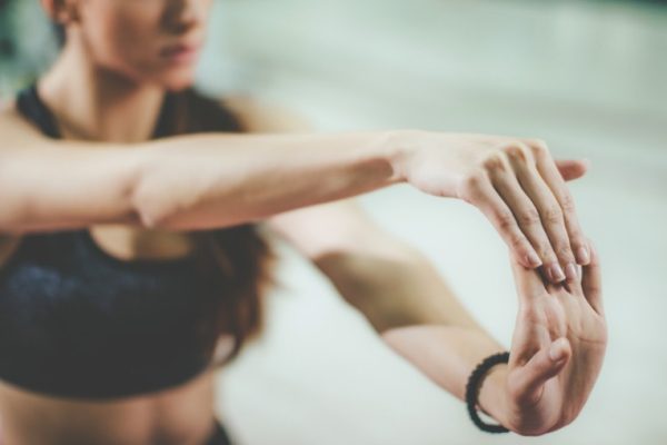 10 Gerakan Yoga Tangan untuk Meningkatkan Fleksibilitas 10 Gerakan Yoga Tangan untuk Meningkatkan Fleksibilitas