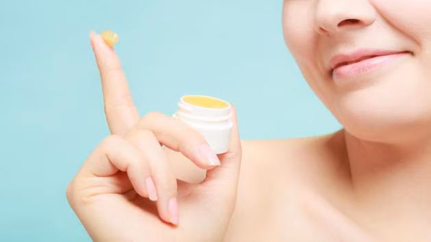 7 Bahan Herbal yang Bisa Membantu Menyehatkan Bibir